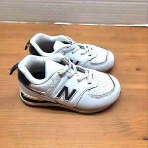 New balance kids Shoes size 8 black and white